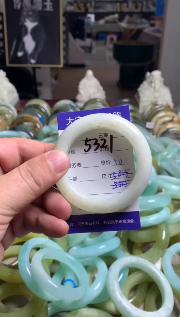 【闪购商品】蛇纹石玉手镯未镶嵌5321