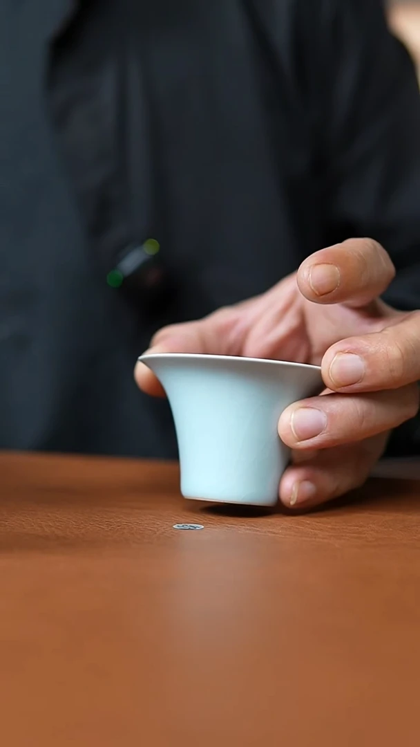 瓷片仿古月白薄胎马蹄杯