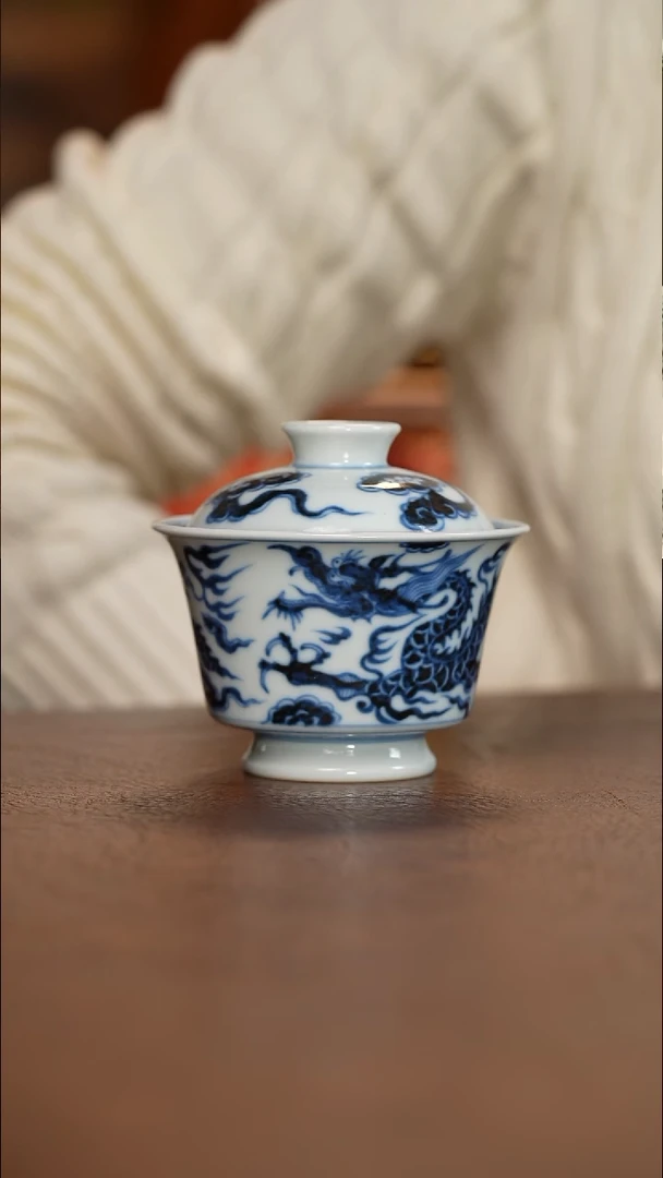 元青花铠甲龙纹小马蹄盖碗