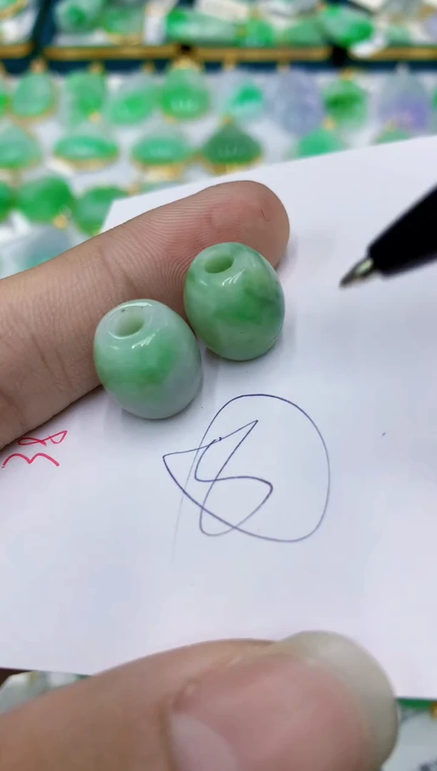 翡翠未镶嵌颈饰1111111111多样性发其一