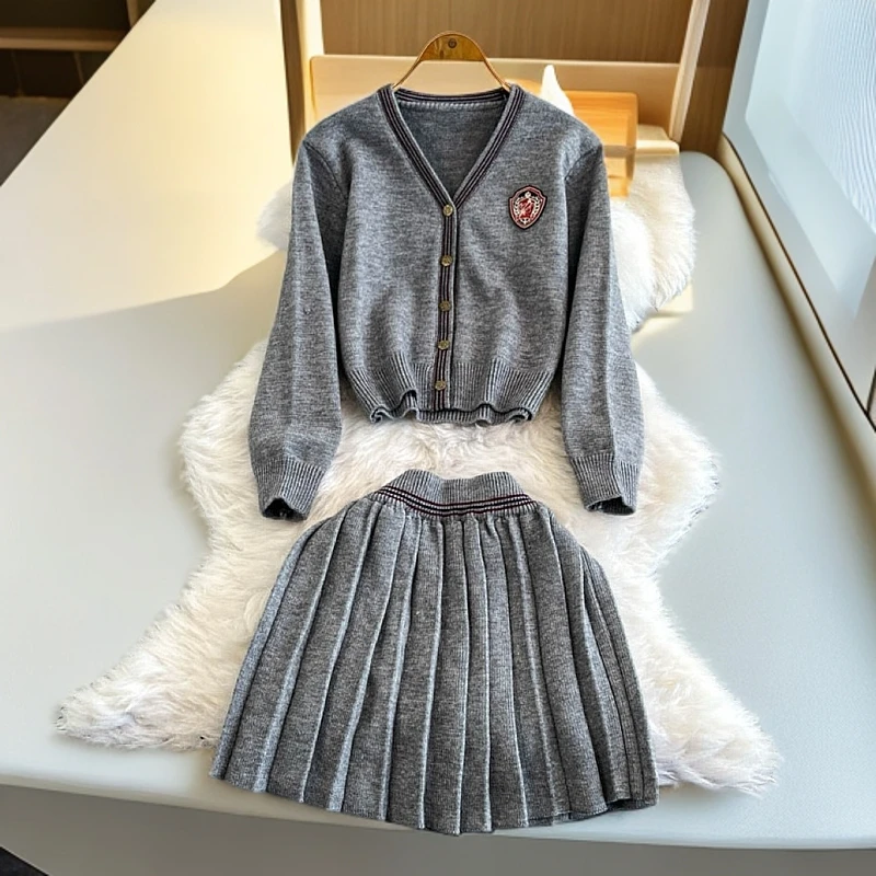 冬季新款V领撞色边秋冬针织开衫外套+灰色针织百褶裙半身裙两件套