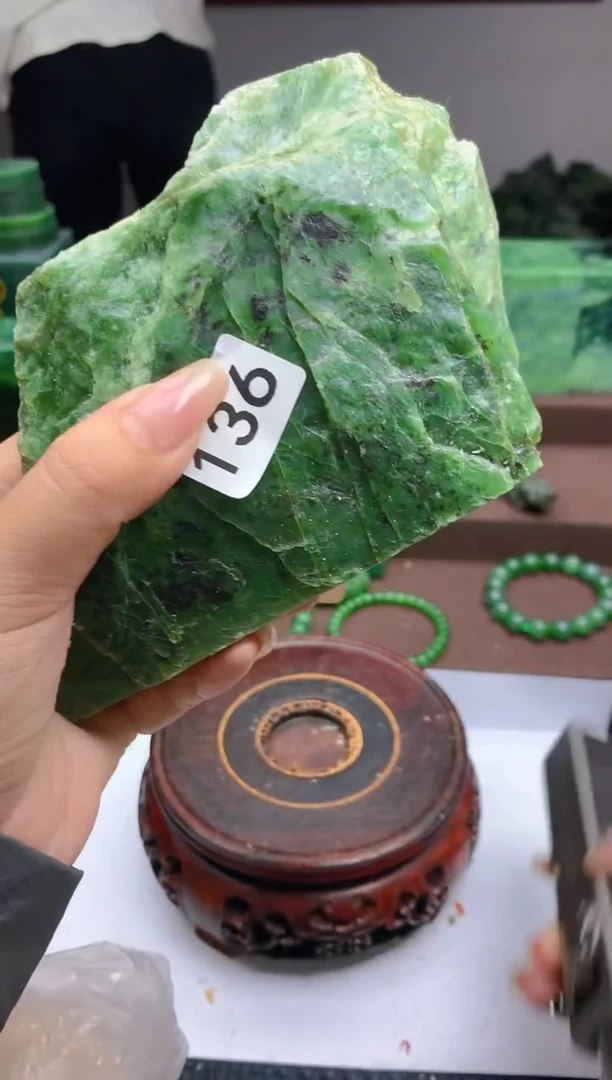 和田玉（碧玉）未镶嵌珠宝半成品11