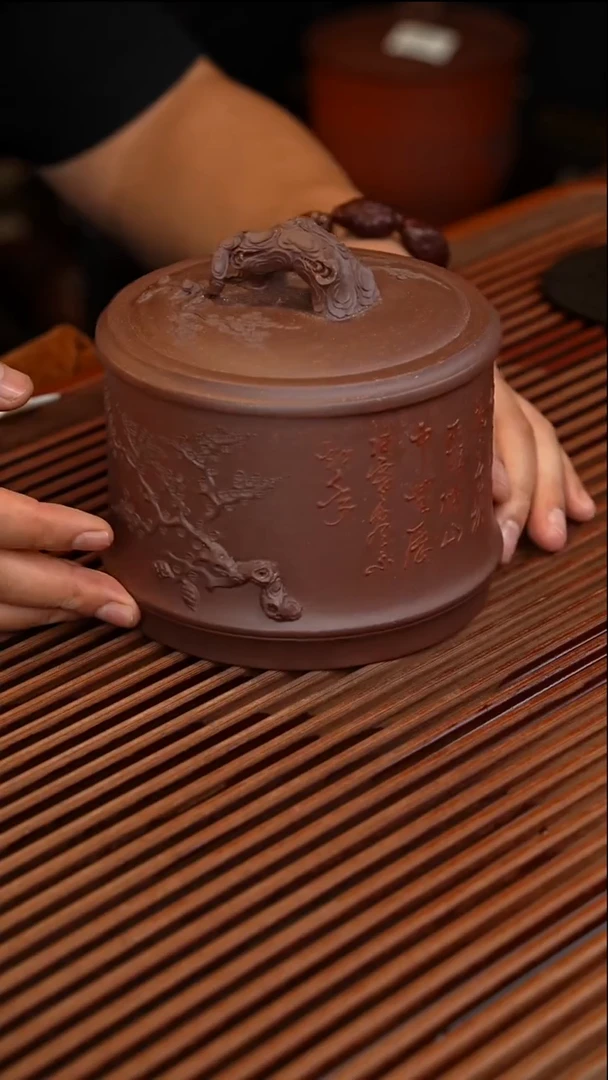 紫砂梅花堆绘茶叶罐