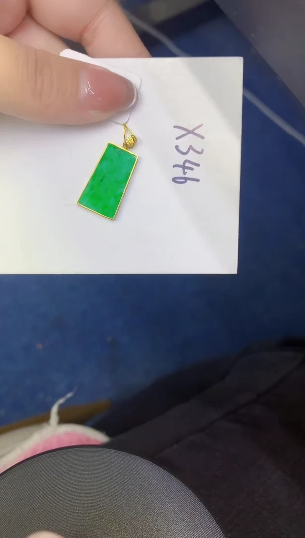 颈饰18K金镶嵌翡翠缅甸天然翡翠A货