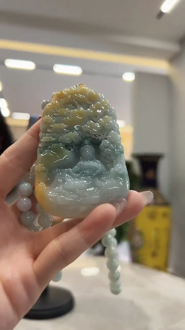 翡翠未镶嵌颈饰山水观音