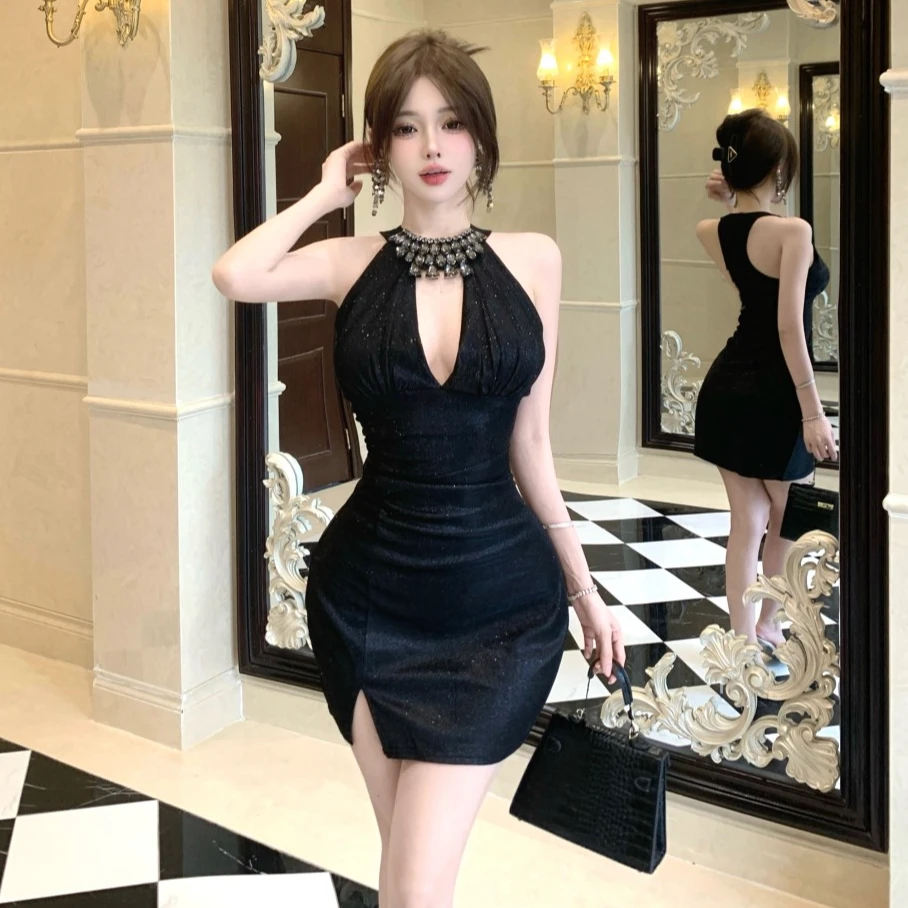 重工镶钻黑色挂脖连衣裙女夏季修身收腰礼服短裙纯欲露背包臀裙子