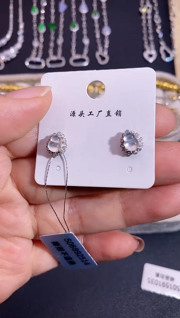 18K金镶嵌翡翠耳饰耳饰
