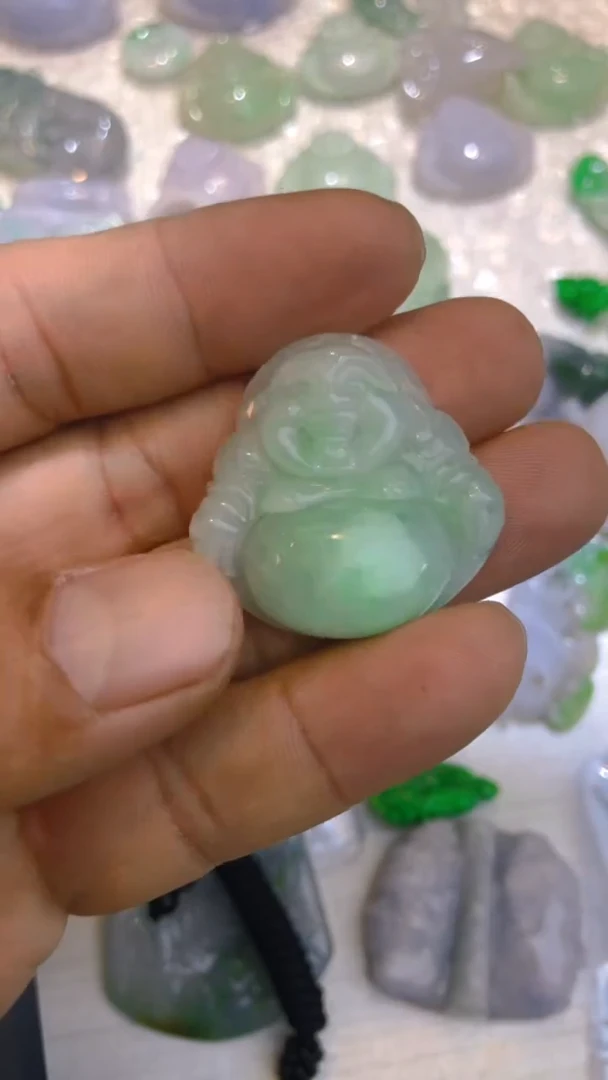 【闪购商品】翡翠吊坠(不含链)未镶嵌飘绿小佛