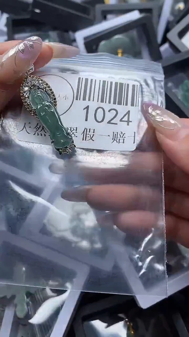 吊坠(不含链)未镶嵌翡翠1024