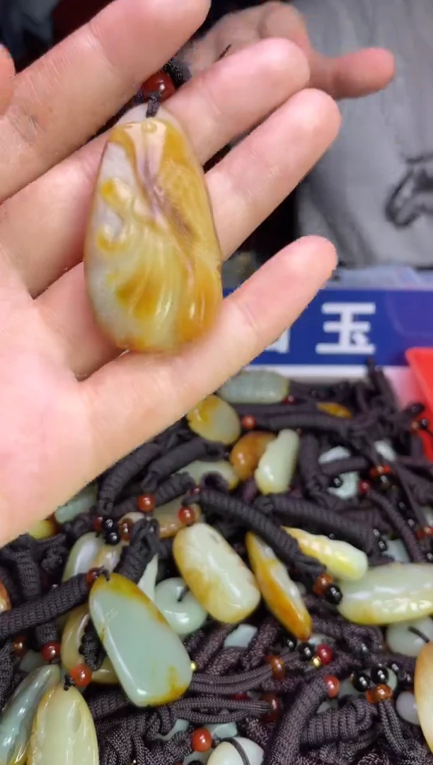未镶嵌和田玉挂件1