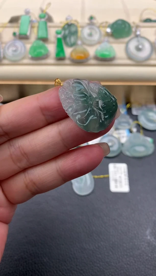 翡翠18K金镶嵌颈饰F48