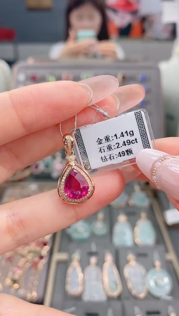 颈饰18K金镶嵌碧玺2.49