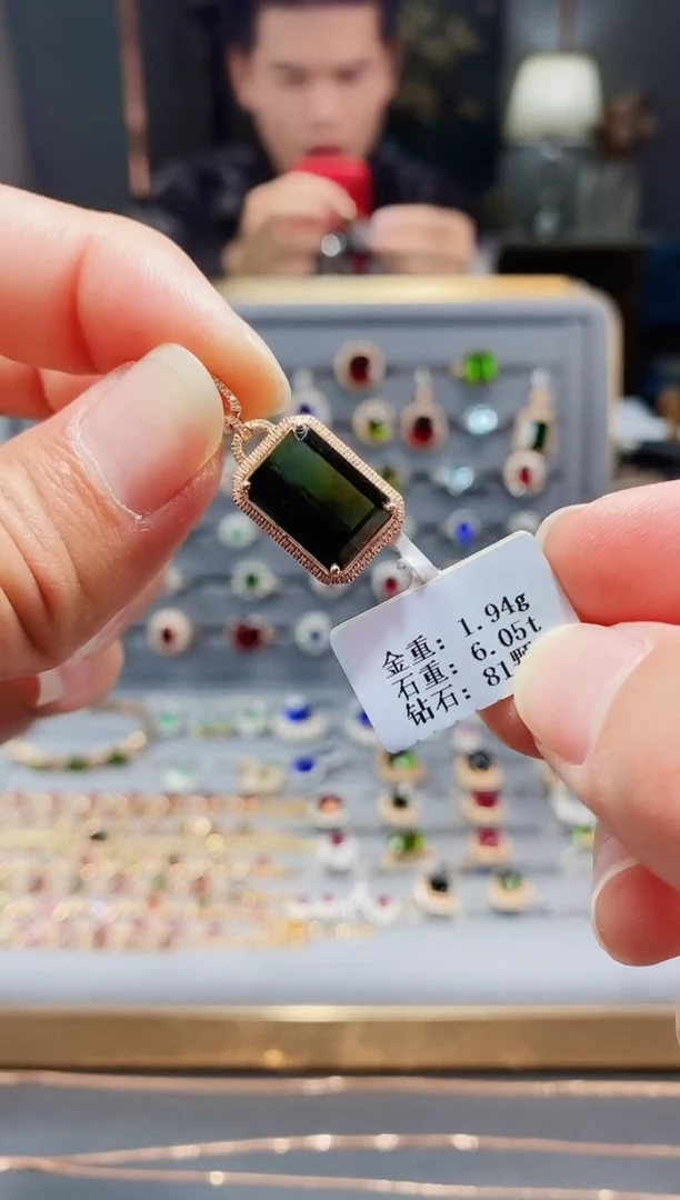 【闪购商品】碧玺颈饰18K金镶嵌6.05.