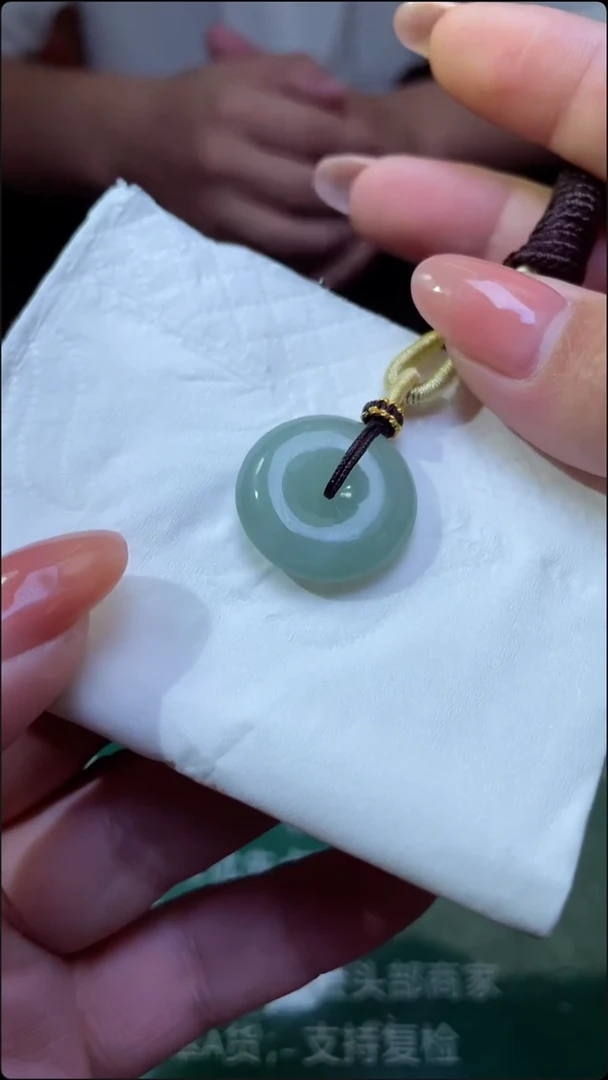 翡翠挂件未镶嵌扣子