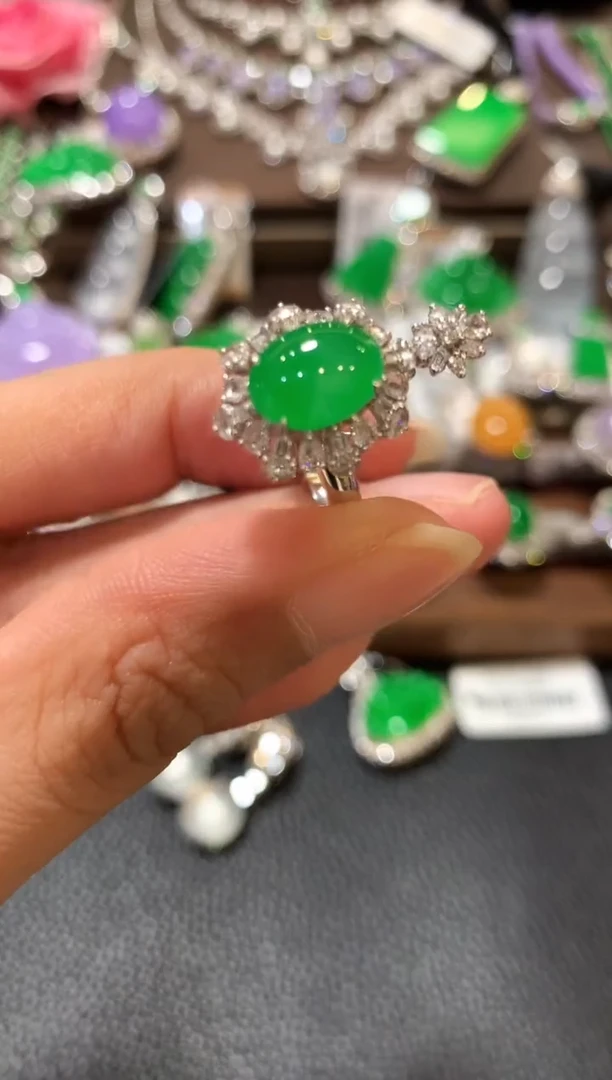 18K金镶嵌戒指翡翠v19