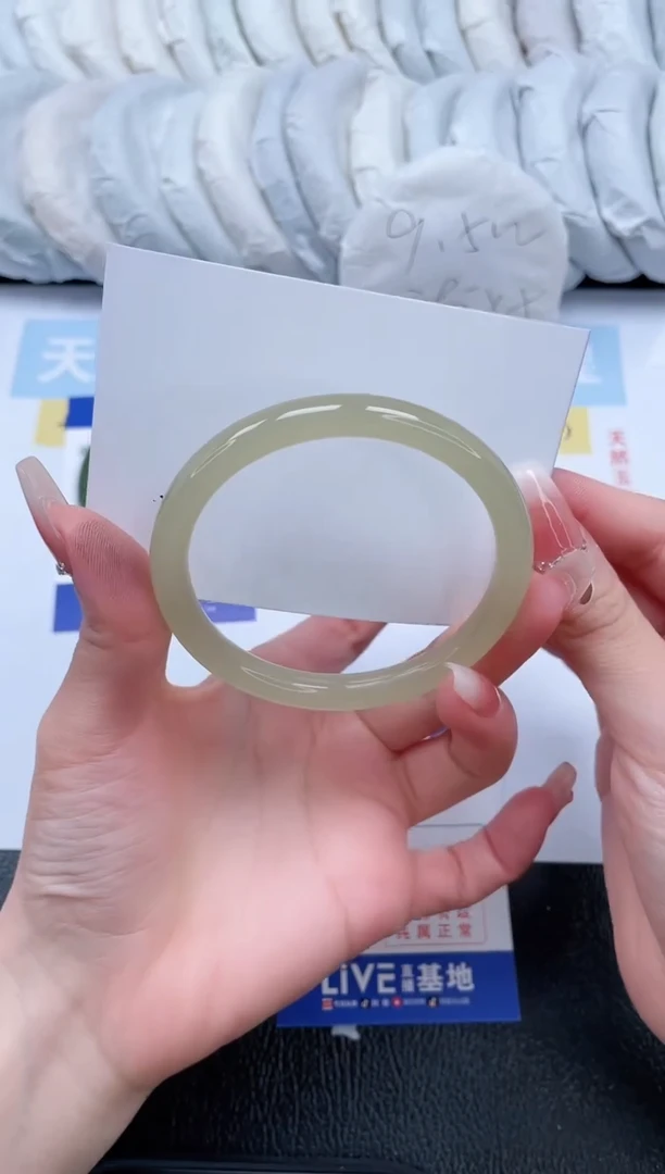 【闪购商品】石英质玉手镯未镶嵌T214-58