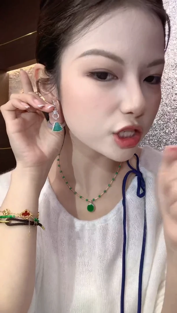 吊坠(不含链)18K金镶嵌翡翠A8 多样性发一件