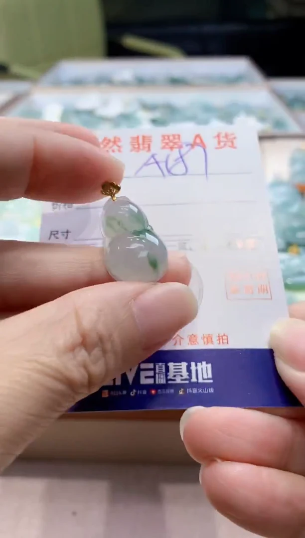 颈饰18K金镶嵌翡翠天然缅甸a货翡翠