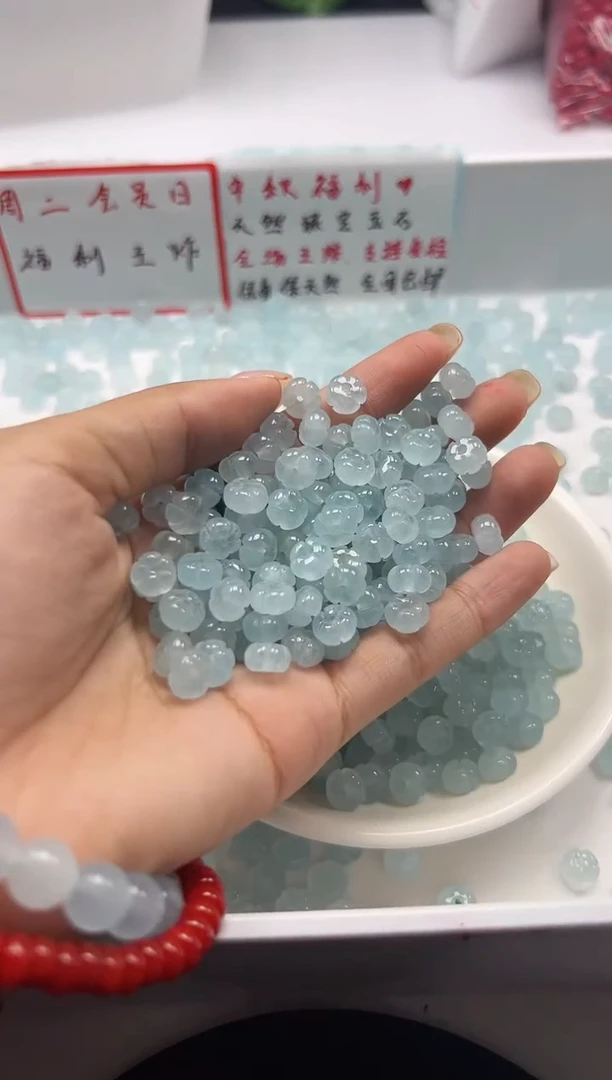 未镶嵌颈饰玛瑙/玉髓W2954浅色海蓝宝五瓣花8MM*10颗