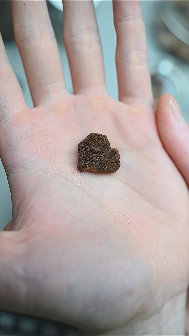 沉香手把件富森红土沉水1g