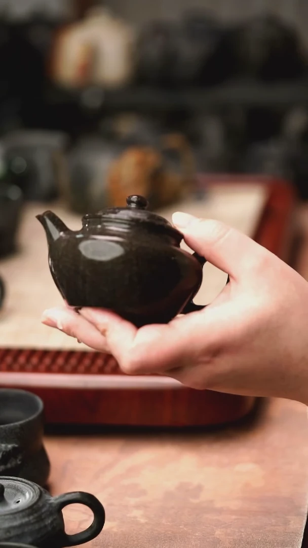 归玉堂冰碛岩重工雕刻舒合壶200cc