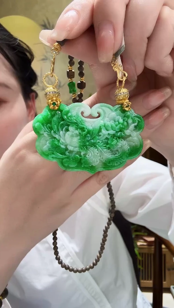 颈饰未镶嵌翡翠吊坠