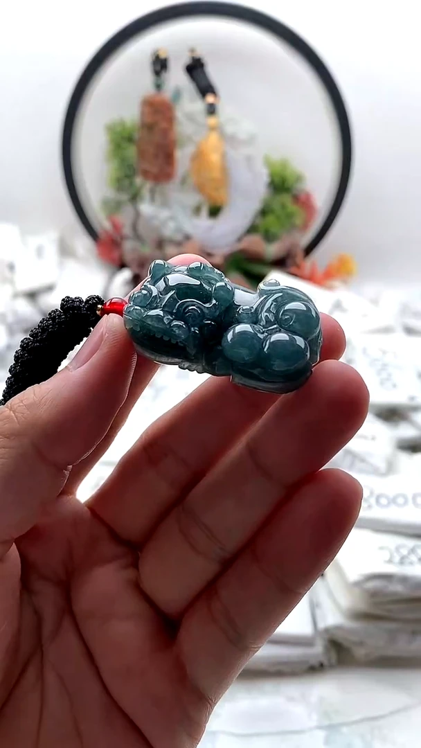 颈饰未镶嵌翡翠貔貅
