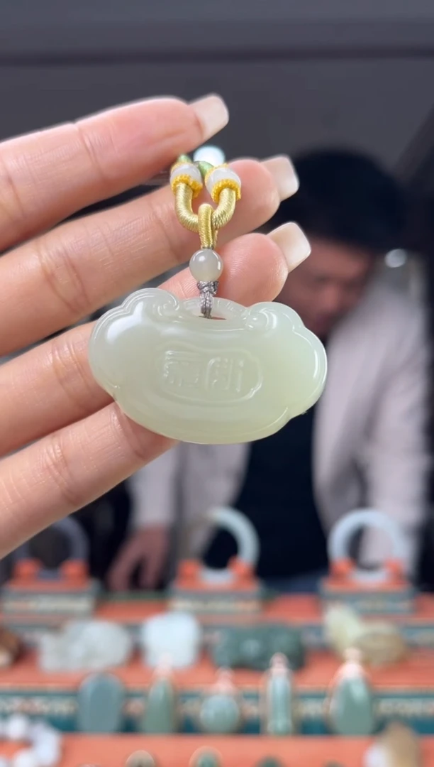 颈饰未镶嵌和田玉佩佩