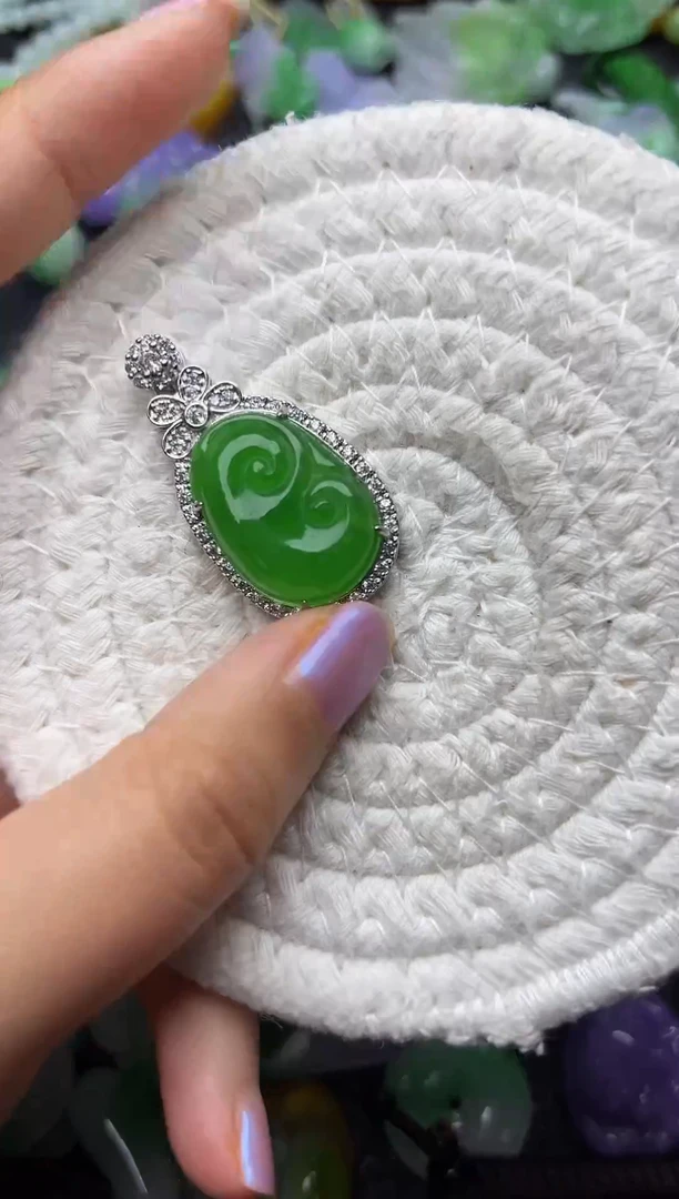 颈饰未镶嵌翡翠缅甸翡翠吊坠