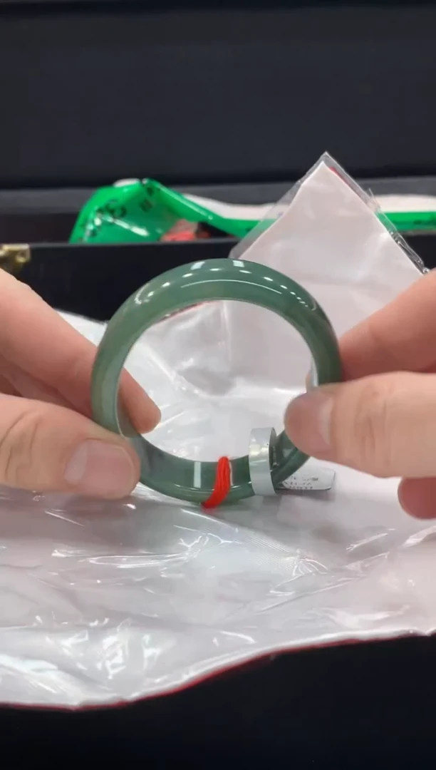 未镶嵌手镯翡翠手镯