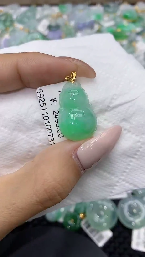 颈饰18K金镶嵌翡翠111111111111
