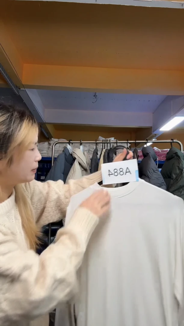 A884白色加绒长袖