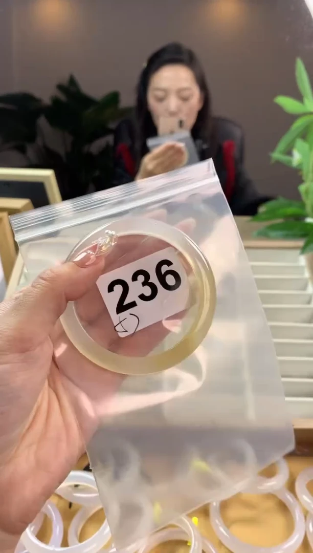 【闪购商品】玛瑙/玉髓手镯未镶嵌236