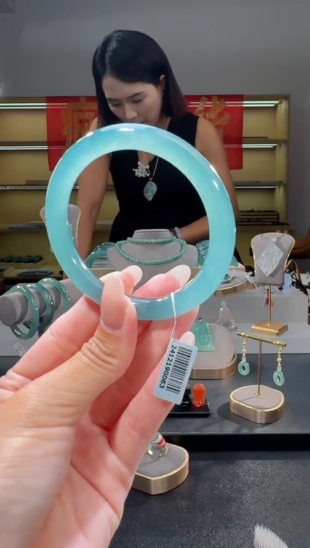 翡翠手镯未镶嵌57圈