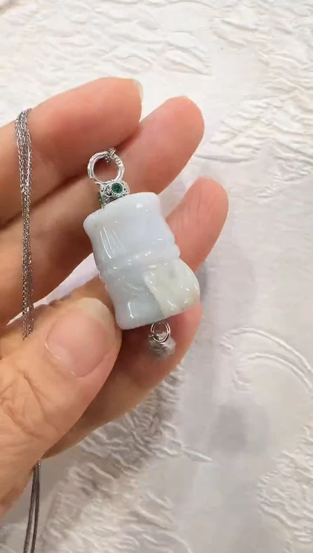 翡翠未镶嵌颈饰国风