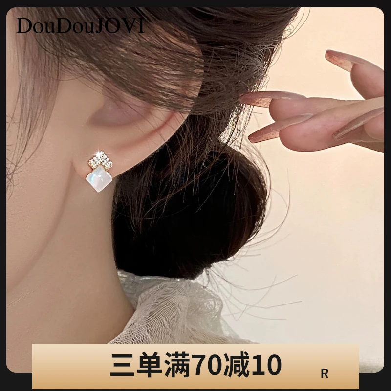 新款法式白贝几何蚊香盘耳夹干练高级感耳饰百搭通勤