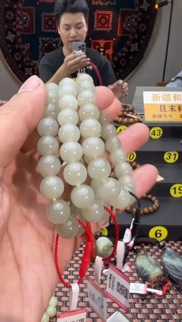 未镶嵌手串和田玉且末料青白玉手串卡10 多样性发其一