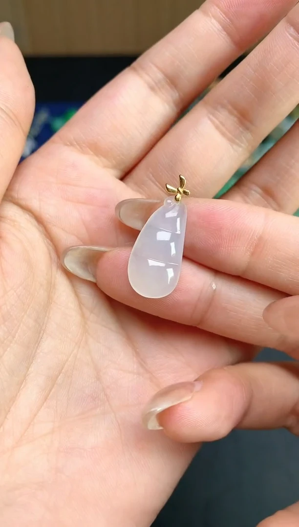 颈饰18K金镶嵌翡翠2025120101