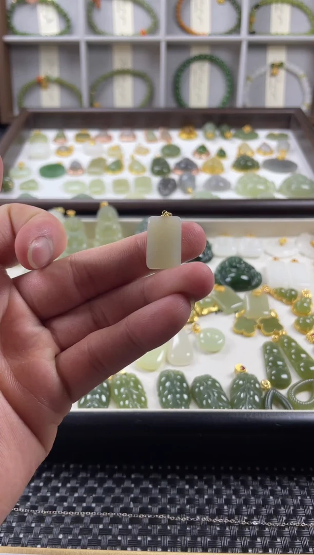 吊坠(不含链)18K金镶嵌和田玉1