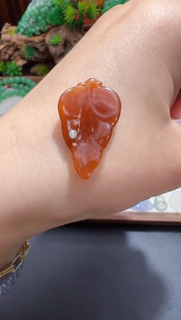 未镶嵌定制翡翠26.8*16.4叶子