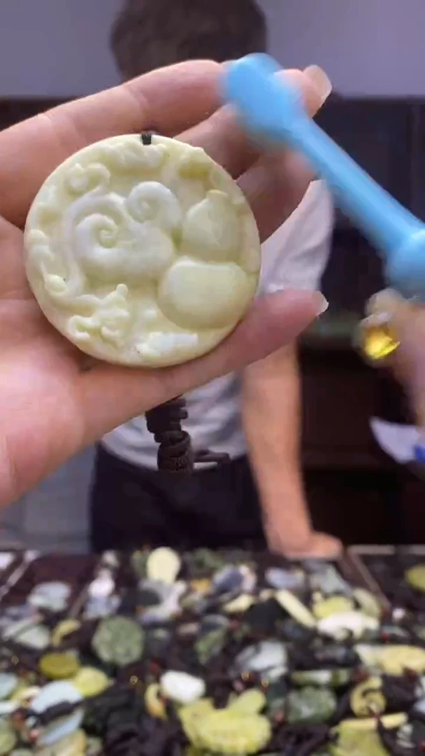 未镶嵌岫玉挂件