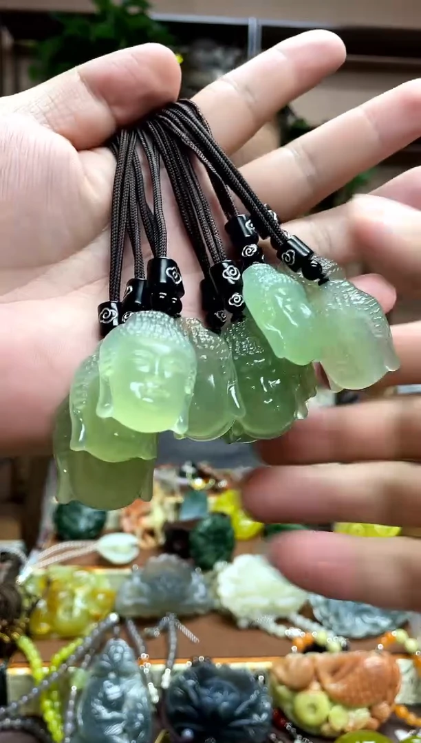 未镶嵌岫玉颈饰多样性发货发其中之一