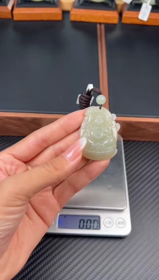 吊坠(赠链)未镶嵌和田玉且末微色差近矿