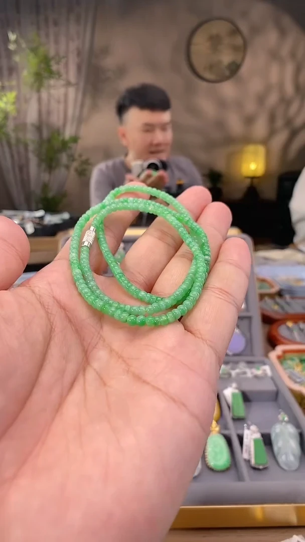 吊坠(不含链)未镶嵌翡翠珠串一条