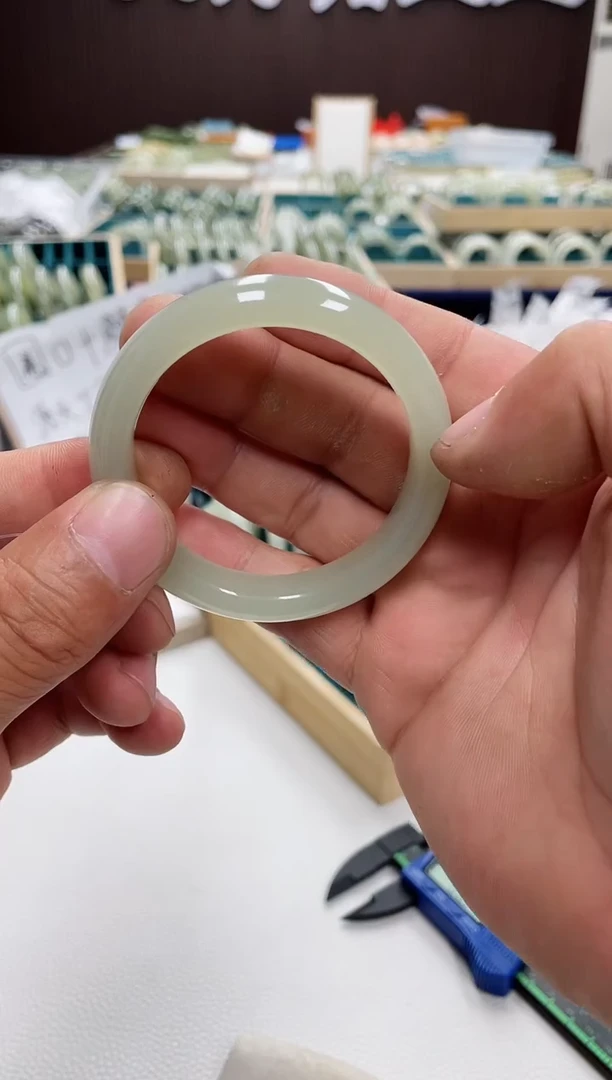 和田玉手镯未镶嵌和田玉手镯