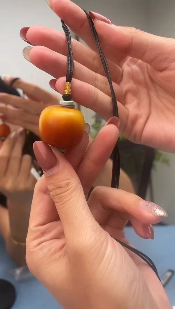 未镶嵌蜜蜡珠宝奇石假一罚十，0.25发其一