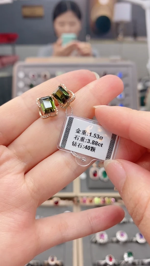 18K金镶嵌耳饰碧玺3.88配钻
