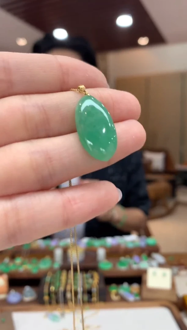 翡翠18K金镶嵌吊坠(赠链)福瓜 送银链