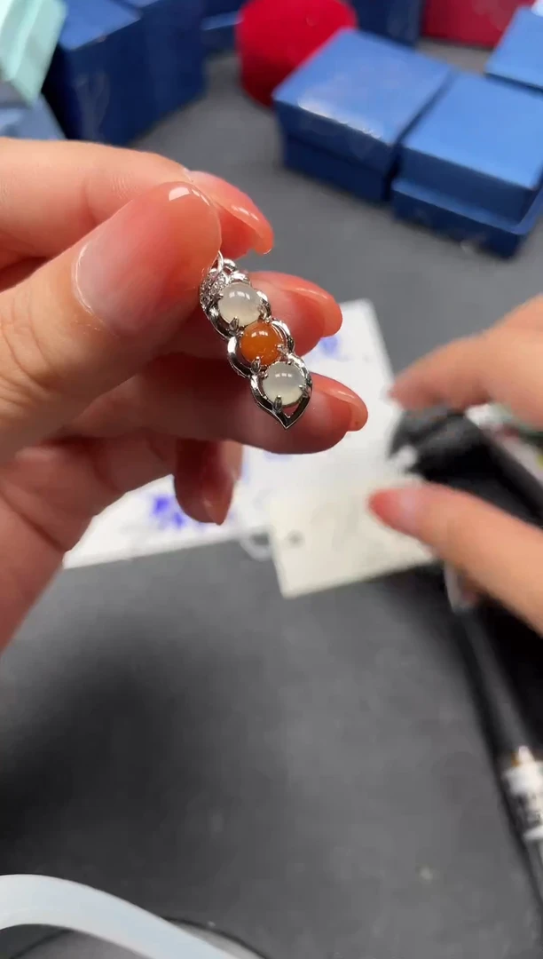 翡翠未镶嵌颈饰天然A货翡翠吊坠103