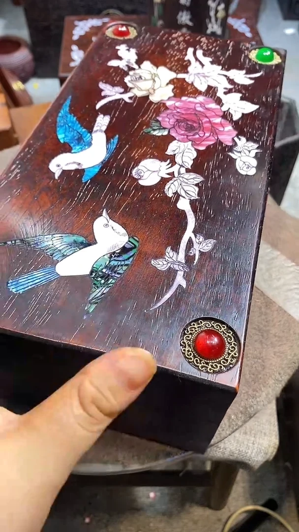 木木雕款人****华大盒子一个